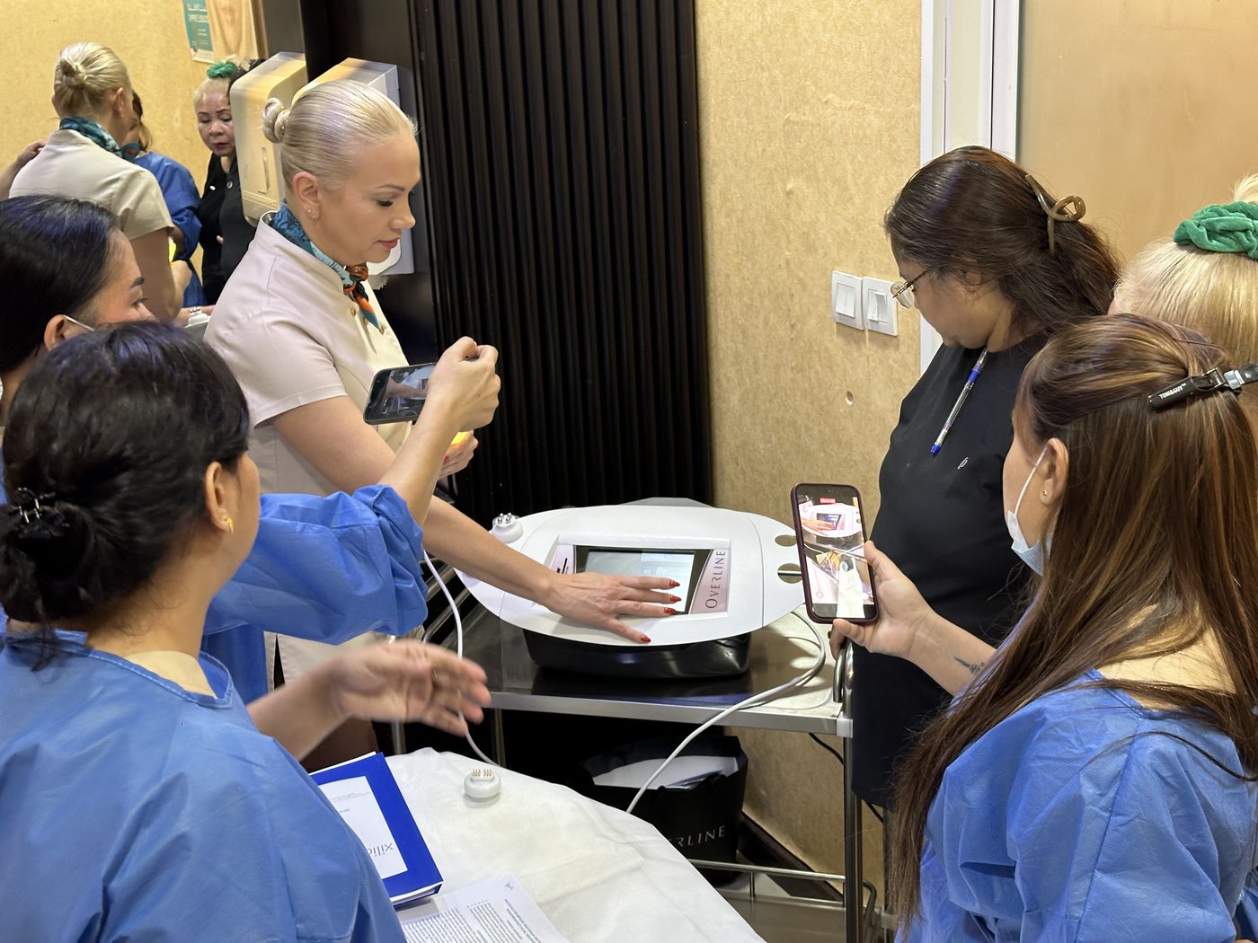 Clinic team training on the Overline platform
